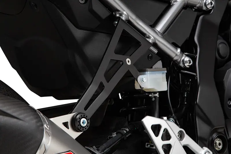 Suzuki Gsx-8R - (2025-2026) Yoshimura Aluminium Silencer Bracket 1
